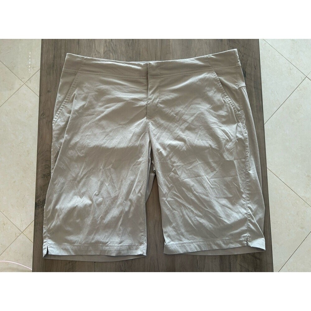 Columbia Pants Women's Size 14 11” Inseam Cloverdale Omni Shield Bermuda Shorts